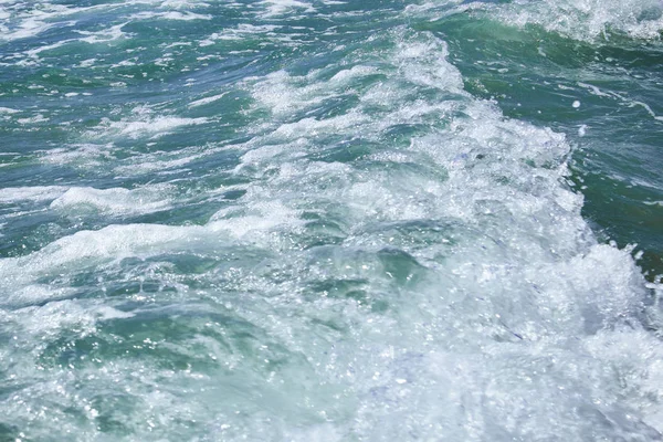 The Mediterranean Sea with raging waves on a summer sunny day. Valencia, Alicante, Spain.ean — Stock Photo, Image