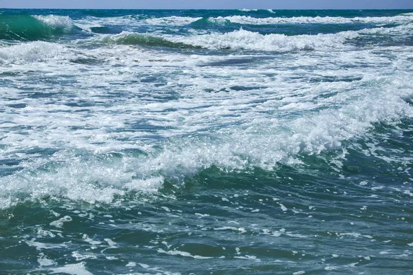 The Mediterranean Sea with raging waves on a summer sunny day. Valencia, Alicante, Spain.ean — Stock Photo, Image