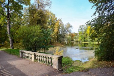 Pitoresk manzaralarına Alexander Park Puşkin şehirde Altın Sonbahar. St. Selo, St. Petersburg, Rusya Federasyonu.