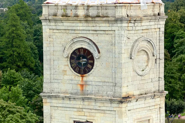 The Great Gatchina Palace. The Gatchina Palace was one of the favourite residences of the Imperial family. View from the observation deck. Clock tower. — Stock Photo, Image