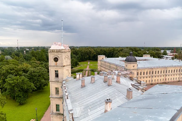 Büyük Gatchina Saray. Gatchina imapartorluk ailesinin en sevdiğim konutlarındanbiri saraydı. Gözlem güverteden görüntülemek.