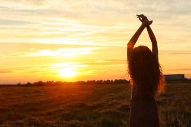  güzel genç kız alanında