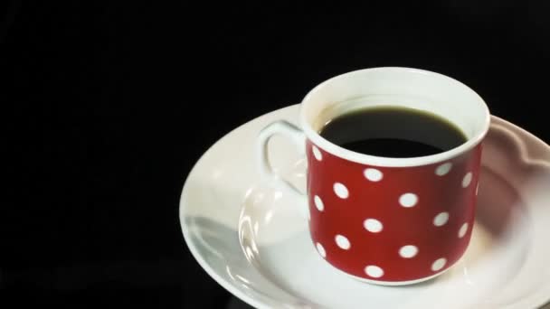 Tasse heißen Kaffee mit Platte — Stockvideo