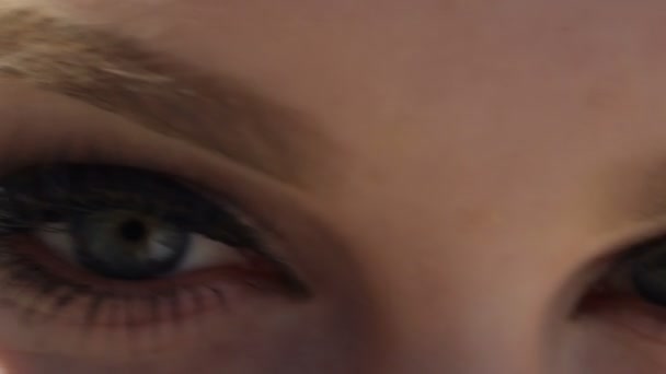 Beau visage de jolie fille, Gros plan blonde 