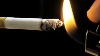 Sigara ve çakmak, makro, portre