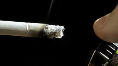 Sigara ve çakmak, makro, portre