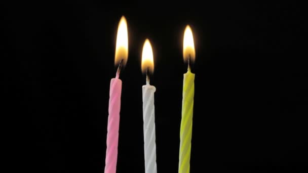 黑色背景上的三个蜡烛 — 图库视频影像