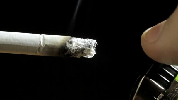 Sigaret en lichter, macro, close-up — Stockvideo