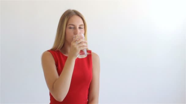 Young pretty girl drinking mineral water — Stock Video