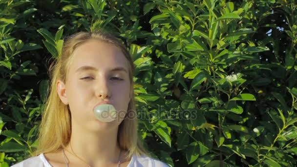 Cute young girl chews gum — Stock Video