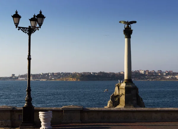 Monument in sea Statue Summer day — Stock Photo, Image