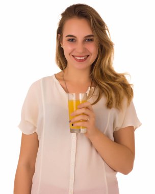 Genç güzel kız, portakal suyu, beyaz arka plan