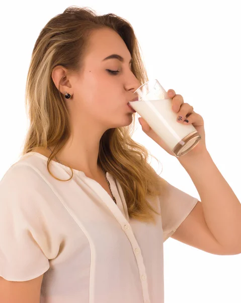 Młoda Ładna dziewczyna, szklankę mleka, białe tło — Zdjęcie stockowe