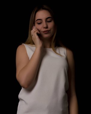 Mutlu genç güzel kız ile smartphone