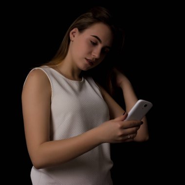 Mutlu genç güzel kız ile smartphone