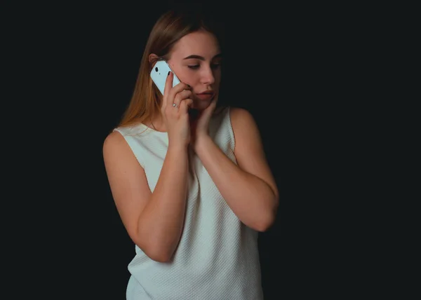 Mutlu genç güzel kız ile smartphone