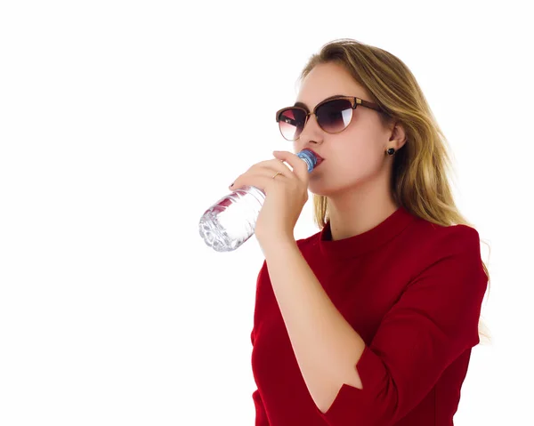 Young pretty girl drinks fresh water — Stock Photo, Image