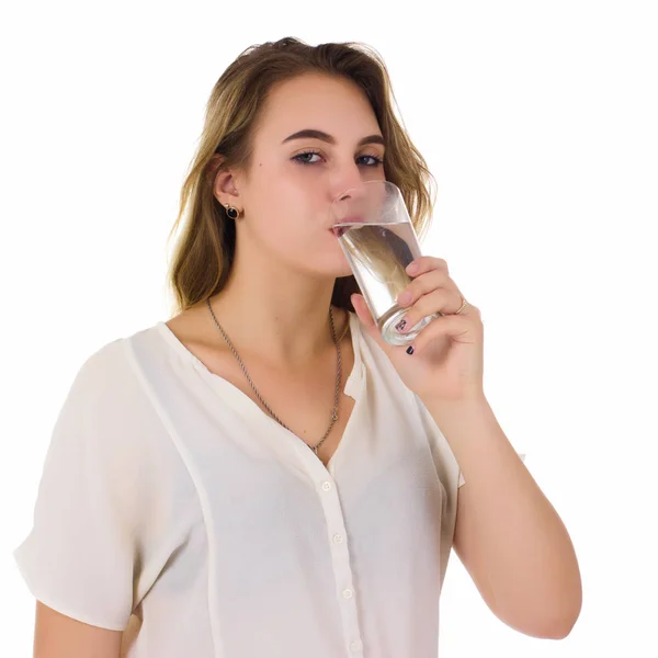 Jonge mooie meisje dranken vers water — Stockfoto