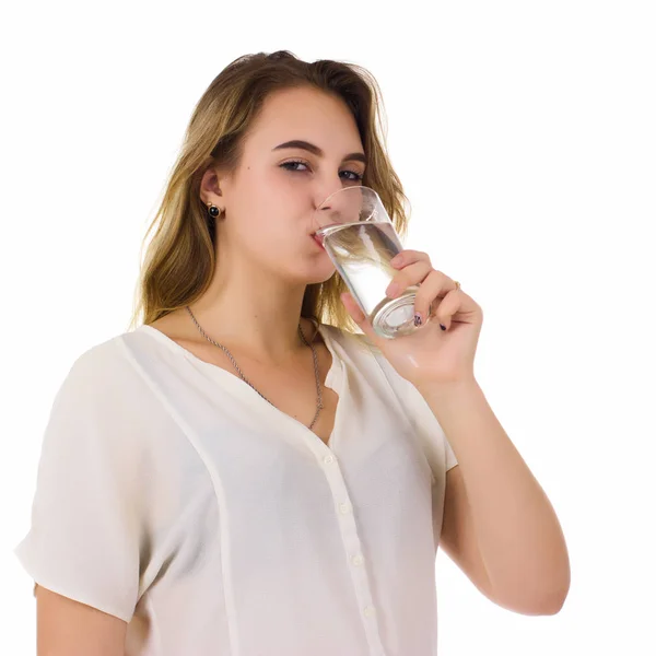 Genç kız içecekler tatlı su pretty — Stok fotoğraf