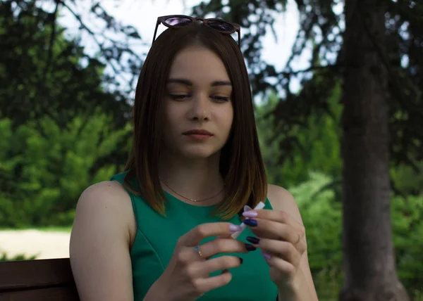 Genç Sevimli Kadın, sigara durdurmak