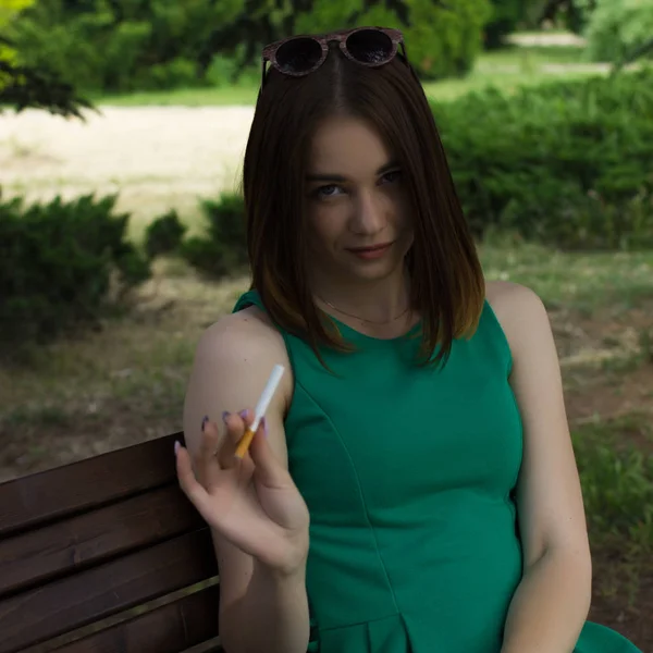Young cute woman, stop smoking — Stock Photo, Image