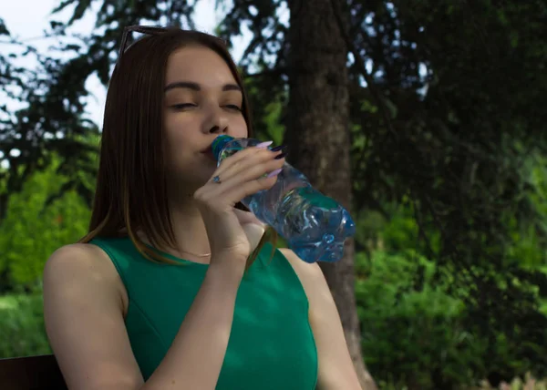 Young pretty girl drinks fresh water, outdoor — Stock Photo, Image