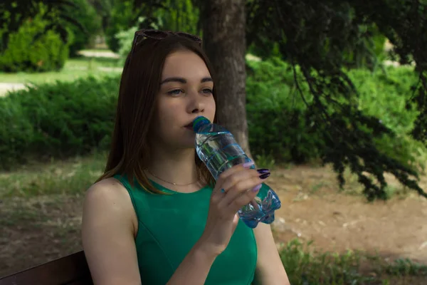 Young pretty girl drinks fresh water, outdoor — Stock Photo, Image