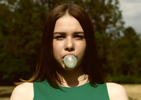 Young pretty girl chews a gum, outdoor — Stock Photo, Image