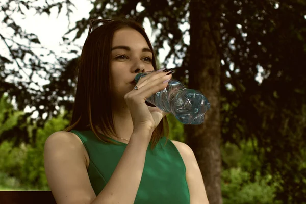 Young pretty girl drinks fresh water, outdoor — Stock Photo, Image