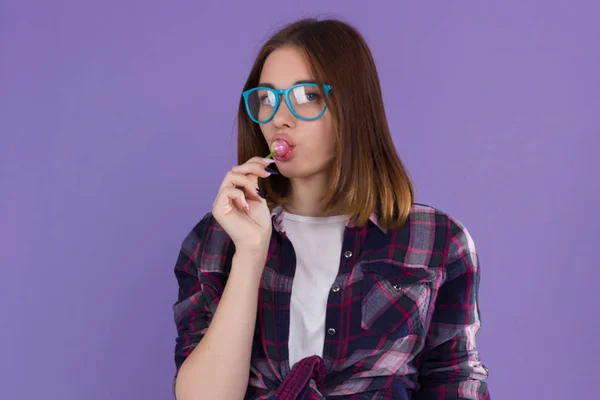 Lolipop, mutlu ve sevimli genç güzel kız