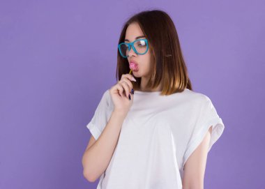 Lolipop, mutlu ve sevimli genç güzel kız