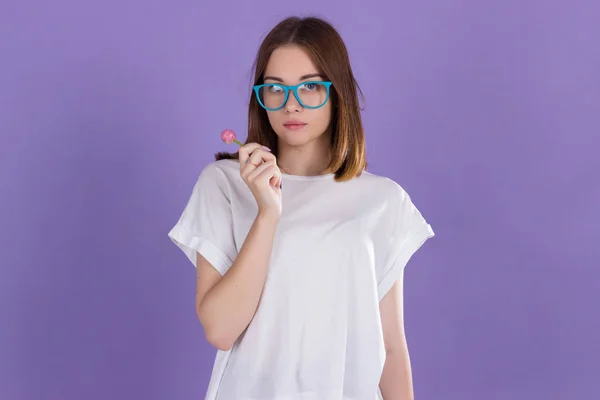 Lolipop, mutlu ve sevimli genç güzel kız