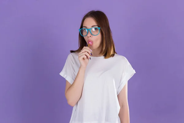 Lolipop, mutlu ve sevimli genç güzel kız