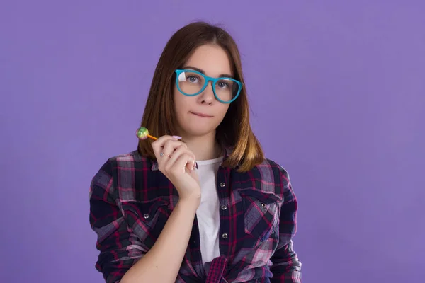 Lolipop, mutlu ve sevimli genç güzel kız