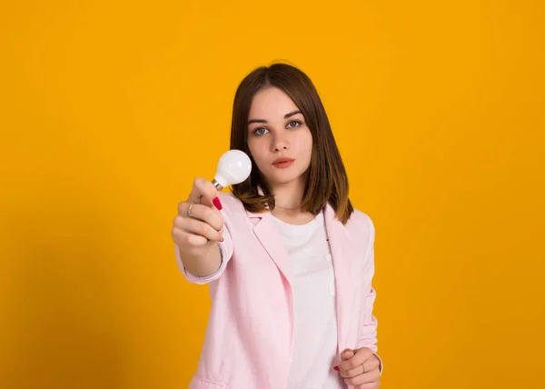 Elektrikli ampul, sevimli bayan stüdyo