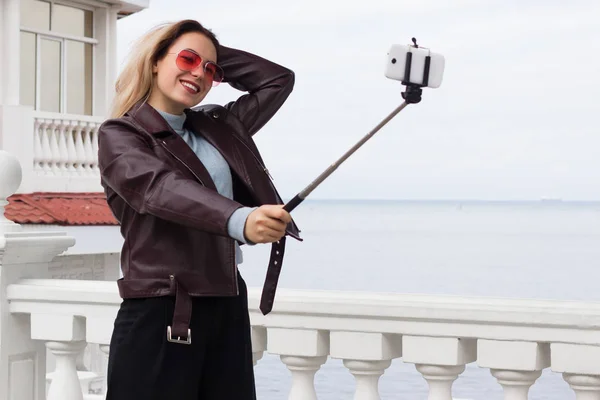 Young Pretty Girl Selfie Outdoor — Stock Photo, Image