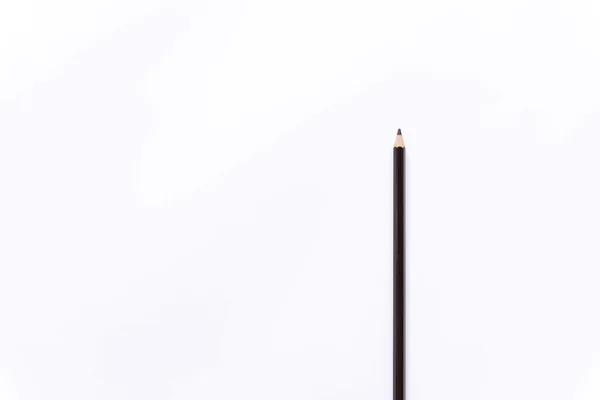 Zwarte kleur potlood geïsoleerd op witte achtergrond. — Stockfoto