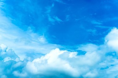bulut closeup ile mavi gökyüzü mavi gökyüzü bulutlar arka plan mavi gökyüzü arka plan küçük bulutlar gökyüzü gün ışığı ile. Doğal gökyüzü kompozisyon. Tasarım öğesi.