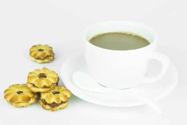 Kaffeetasse Und Bonbons Auf Weißem Hintergrund — Stockfoto