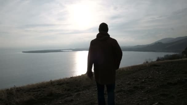 hombre solo en el mar