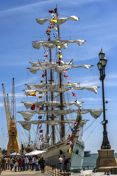 Huelva, Španělsko, 15th duben 2017 přístav Huelva. Mexický sailb — Stock fotografie