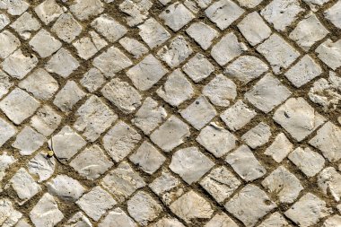 Eski düzensiz eğimli cobblestones arka plan