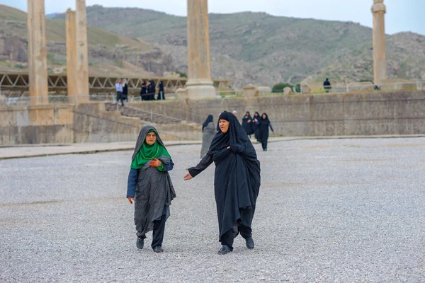 Женщины в хиджабе в Иране — стоковое фото