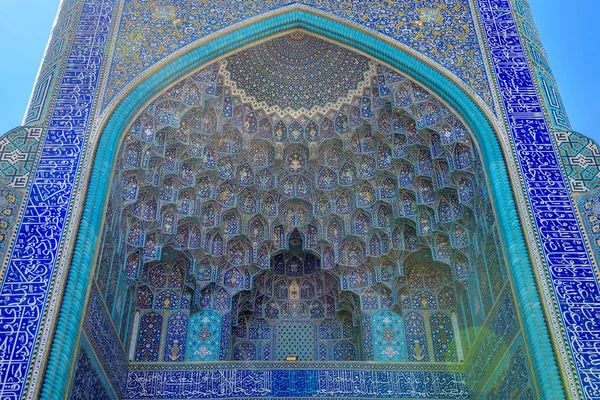 Мозаїка покриває стіни мечеті — стокове фото