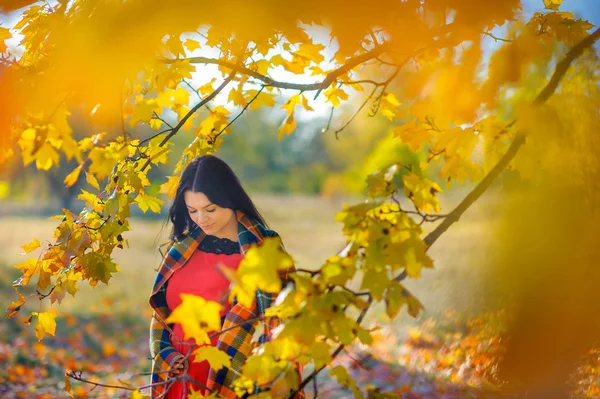 Girl waiting for the child's birth — Stock Photo, Image