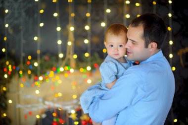 el kızı için küçük çubuğa mutlu baba