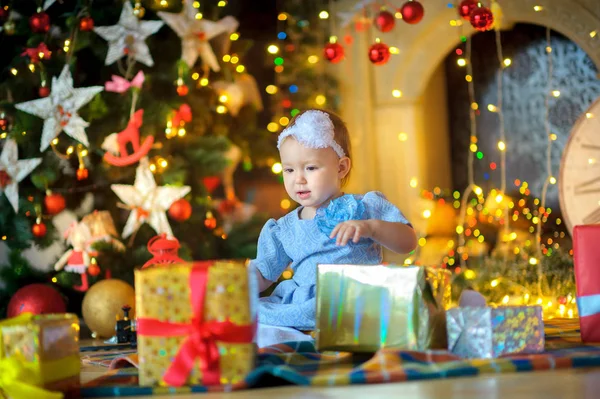 Glückliches kleines Mädchen — Stockfoto