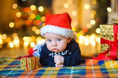 Bebek Noel Baba'nın kap