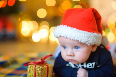 Bebek Noel Baba'nın kap