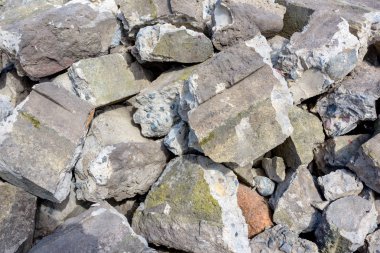 Çözümlenmiş beton parçaları